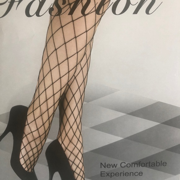 4  pk Fishnet stockings medium - Picture 3 of 6
